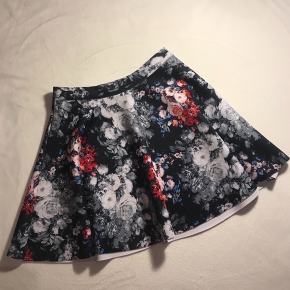 ABERCROMBIE & FITCH Floral Skater Skirt - Picture 2 of 6